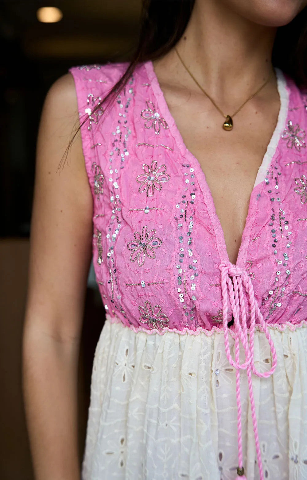 ROBE COURT BRODERIE