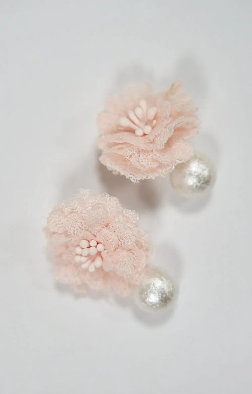 BOUCLE FLEUR DENTELLE